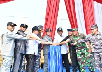 Gubernur Ansar Dampingi Kepala Bakamla RI Laksdya TNI Aan Kurnia Lakukan Ground Breaking Pembangunan Dermaga Bakamla Batam