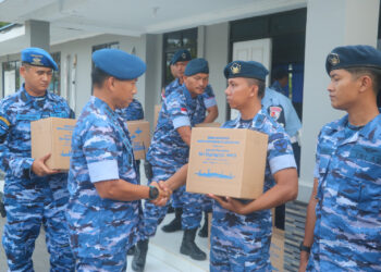 Sambut Lebaran Idul Fitri, Danlanud RSA Bagikan THR dan Bingkisan untuk Anggota dan Honorer