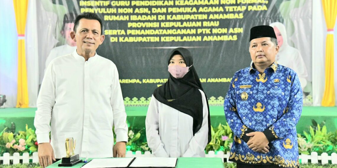 Penyerahan Bantuan Insentif Komponen Masyarakat Kepri Selama Ramadhan Ditutup di Anambas