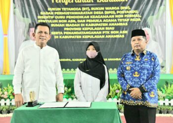 Penyerahan Bantuan Insentif Komponen Masyarakat Kepri Selama Ramadhan Ditutup di Anambas