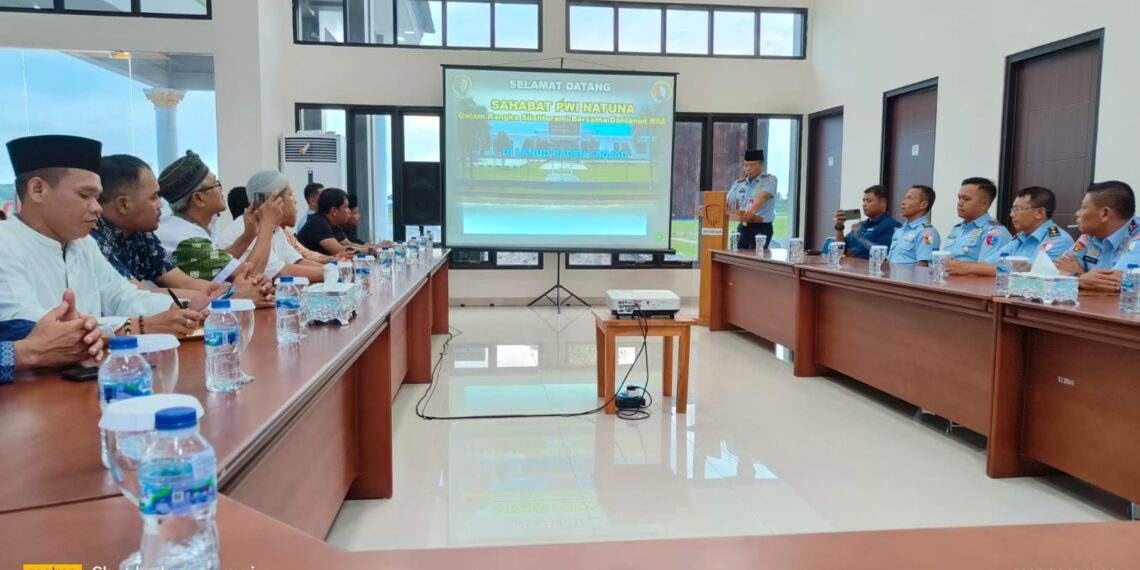 Gelar Sosialisasi dan Berbagi Parcel ke Awak Media, Danlanud RSA Sampaikan Program Kerja