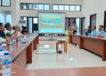 Gelar Sosialisasi dan Berbagi Parcel ke Awak Media, Danlanud RSA Sampaikan Program Kerja