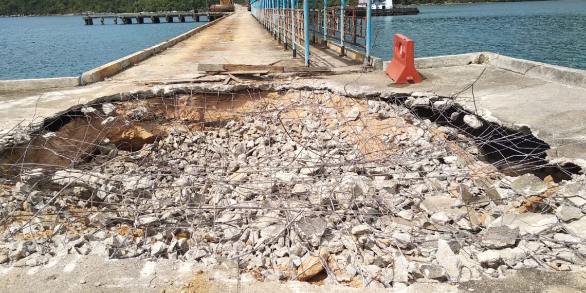 Dermaga Rusak, Diduga Bongkar Muat Alat Berat di Pelabuhan Pikuk Kuala Maras Tak Berizin