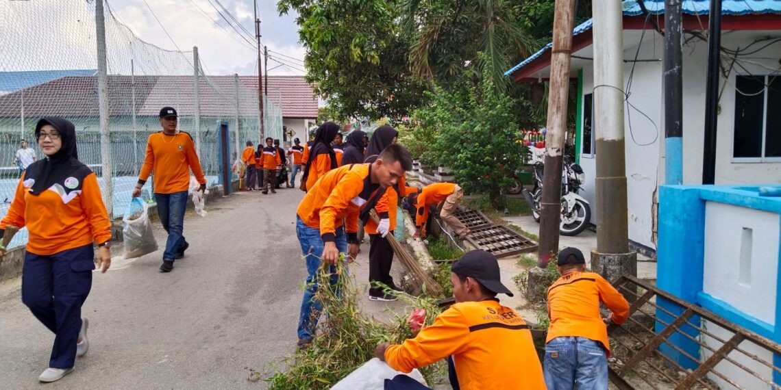 TiM Saber Kelurahan Tarempa Kembali Gerakan Goro, Syamsir : Menjaga Kampung Kita Bersih dari Sampah