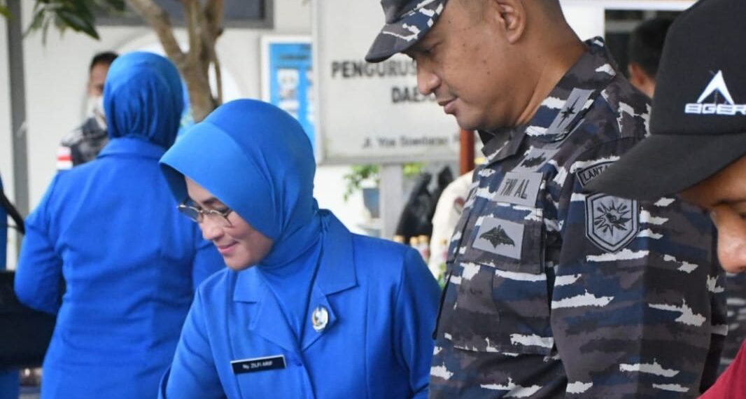 Lanal Ranai Gelar Bazar Murah dan Pemberian Paket Lebaran