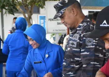 Lanal Ranai Gelar Bazar Murah dan Pemberian Paket Lebaran