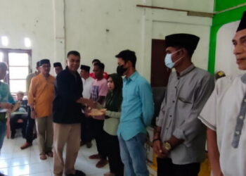 Penghujung Ramadhan, Bupati Natuna Salurkan Bantuan Korban Longsor Serasan Total Rp. 1,5 Miliar