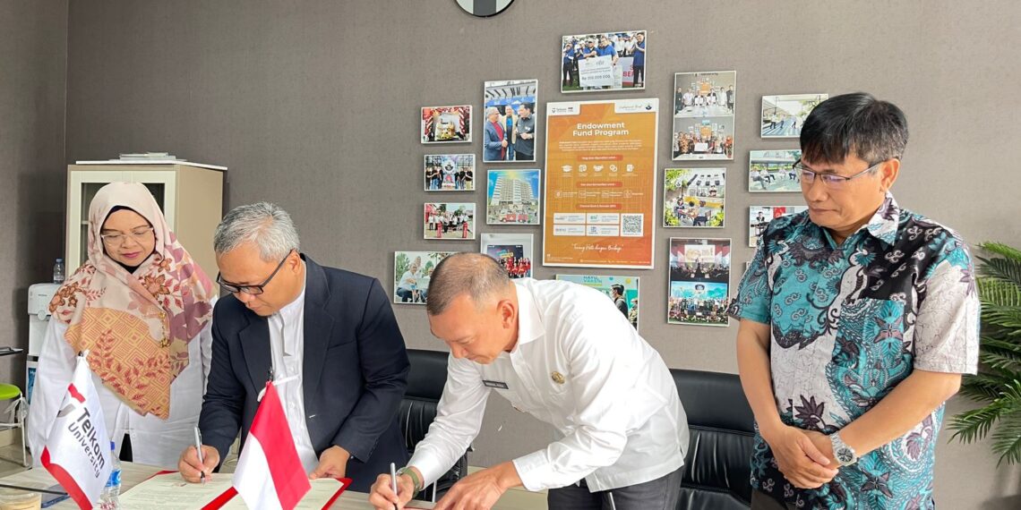 Wakil Bupati Natuna Rodhial Huda Teken MoU Bersama Universitas Telkom