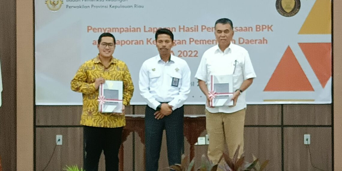 Daeng Ganda Bersama Bupati Natuna Hadiri Penyerahan LHP BPK Terhadap LKPD Kabupaten Natuna Tahun 2022