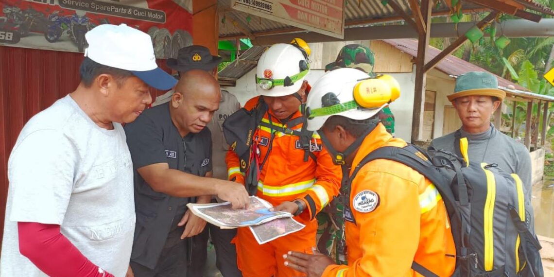 Wan Arismunandar Ketua Komisi I DPRD Natuna Turun Langsung Dalam Pencarian Korban Longsor Serasan