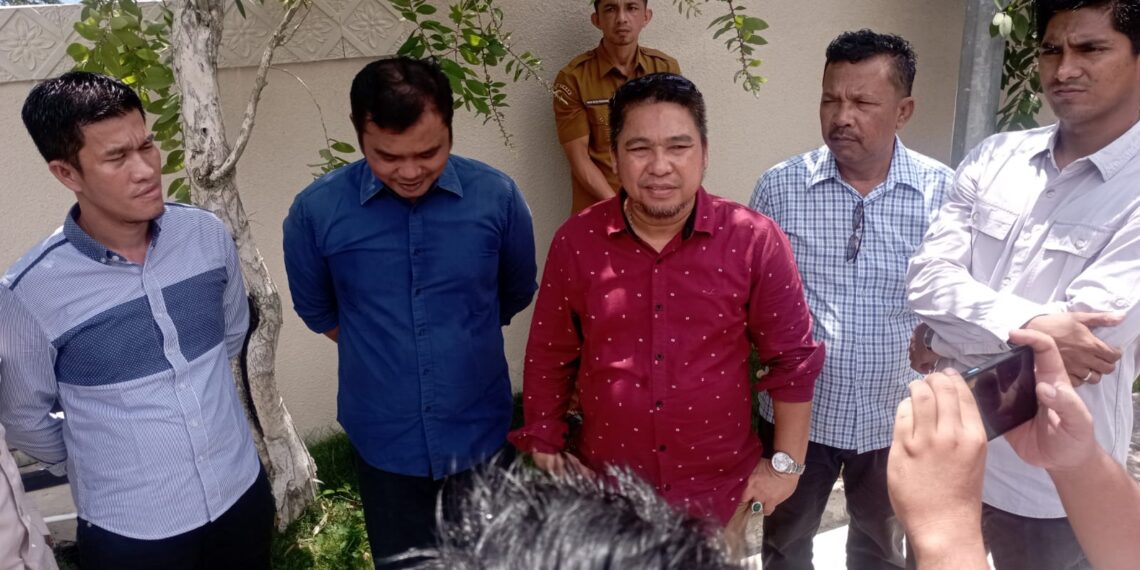 Ketua Komisi II DPRD Natuna Marzuki Beserta Anggota Sidak Titik Banjir di Resort Jelita Sejuba, Drainase Tidak Memadai