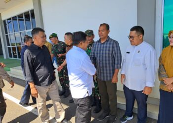 Wakil Ketua l DPRD Natuna Hadiri Penyambutan Sekjen Kemendagri dan Rombongan di Bandara RSA Natuna