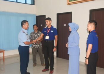 Danlanud dan Ketua PIA Berangkatkan 2 Casis Taruna AAU Asal Natuna