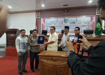 Melalui Sidang Pleno Pandangan Akhir Fraksi, DPRD Natuna Sah dan Serahkan Surat Dukungan DOB Provinsi Natuna Anambas