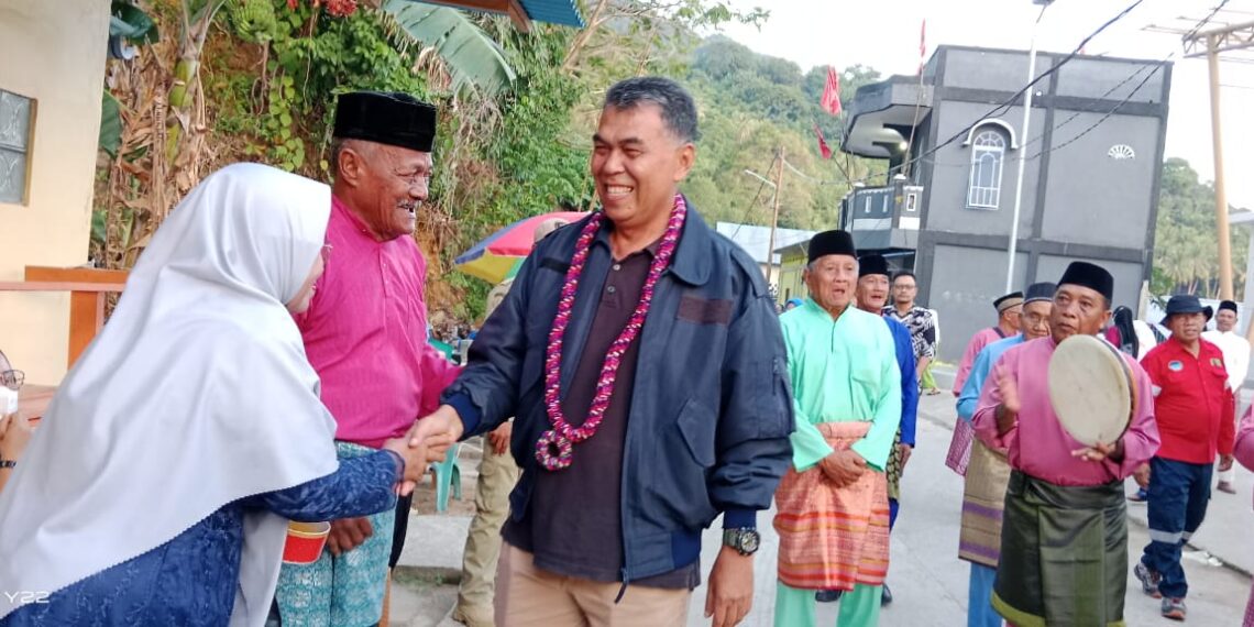 Antusias Warga Serasan, Sambut Kedatangan Rombongan Bupati Natuna Wan Siswandi