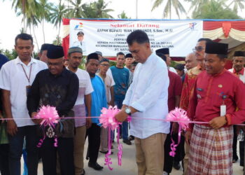 Bupati Natuna Wan Siswandi, S.Sos., M.Si saat meresmikan pengoprasian SPBU Satu Harga di Kecamatan Bunguran Timur Laut