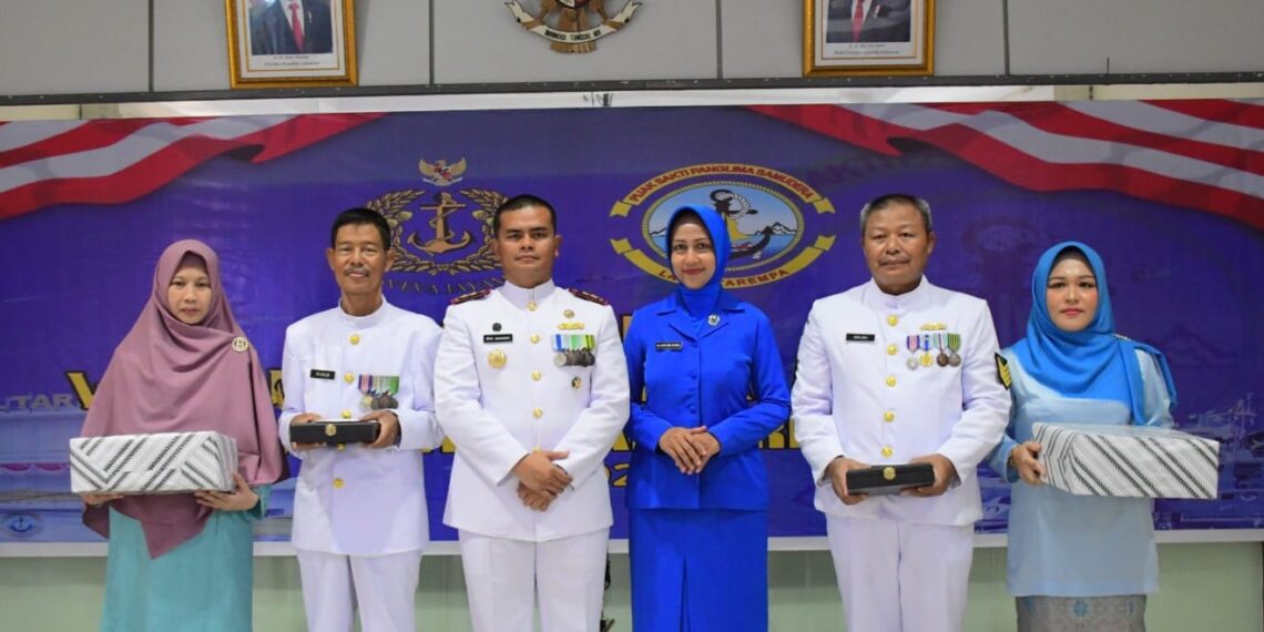 Suasana Haru Warnai acara Purna Tugas Prajurit TNI AL Lanal Tarempa