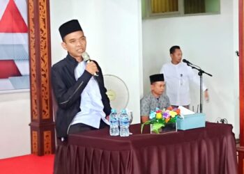 Ustadz H. Abdul Somad memberikan ceramah agama di Kantor Bupati Natuna, Jalan Batu Sisir, Bukit Arai, Kabupaten Natuna
