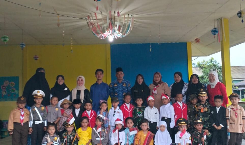 Kemeriahan Pawai Hari Pahlawan TK Negeri 1 Jemaja Timur