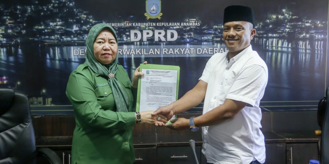 Ketua DPRD Anambas Serahkan Rekomendasi Persetujuan, Kepada TIM BP2KKJ