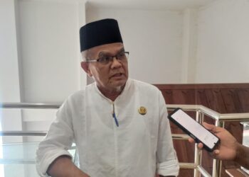Kepala Dinas Ketenagakerjaan dan Transmigrasi Kabupaten Natuna H Hussyaini saat melakukan rapat kerjas bersama Dewan Pengupahan Kabupaten Natuna