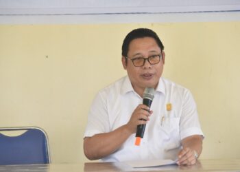 Ketua DPRD Kabupaten Natuna, Daeng Amhar, SE., MM saat memberikan sambutannya pada kegiatan Reses ke-III Tahun Anggaran 2023 di daerah pemilihannya Dapil I Natuna