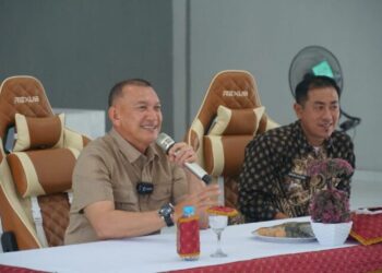 Wakil Bupati Natuna, Rodhial Huda saat menutup acara Sosialisasi Pencegahan Stunting kepada Kader Penurunan Stunting Kecamatan Subi di Gedung Aula Pertemuan Kecamatan Subi Kabupaten Natuna