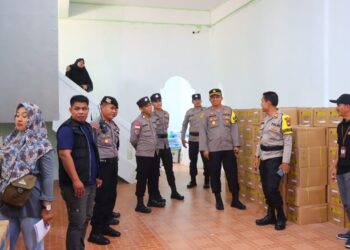 Kapolres Natuna, Cek Matlog Pemilu di Gudang Logistik KPU Natuna