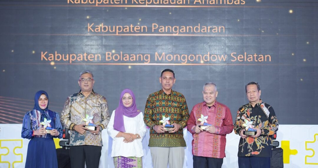 Tony Karnain, Kadisdikpora Anambas Terima Penghargaan dari Kemendikbudristek