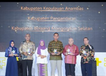 Tony Karnain, Kadisdikpora Anambas Terima Penghargaan dari Kemendikbudristek