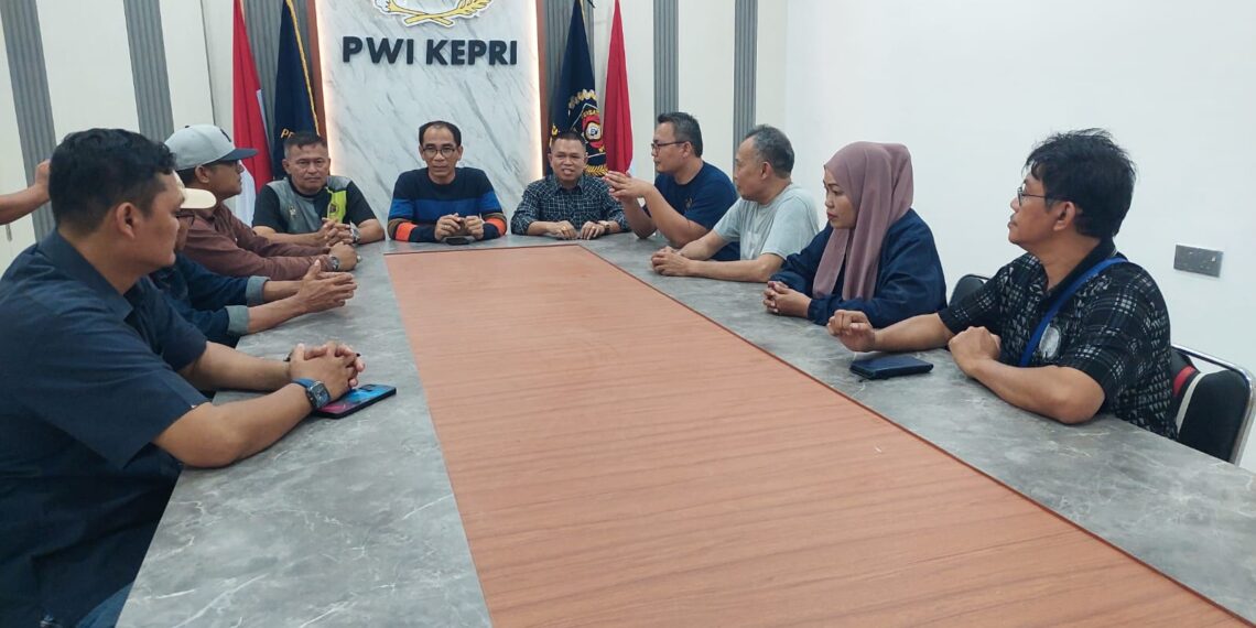 Andi Tinjau Persiapan Pelantikan Pengurus PWI Kepri