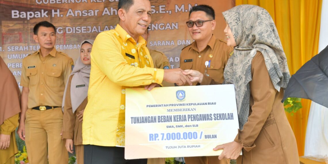 Wabup Natuna Rodhial Huda Dampingi Kunker Gubernur Kepri ke Sedanau, Ansar Ahmad : Kita Terus Komitmen Bangun Kepri