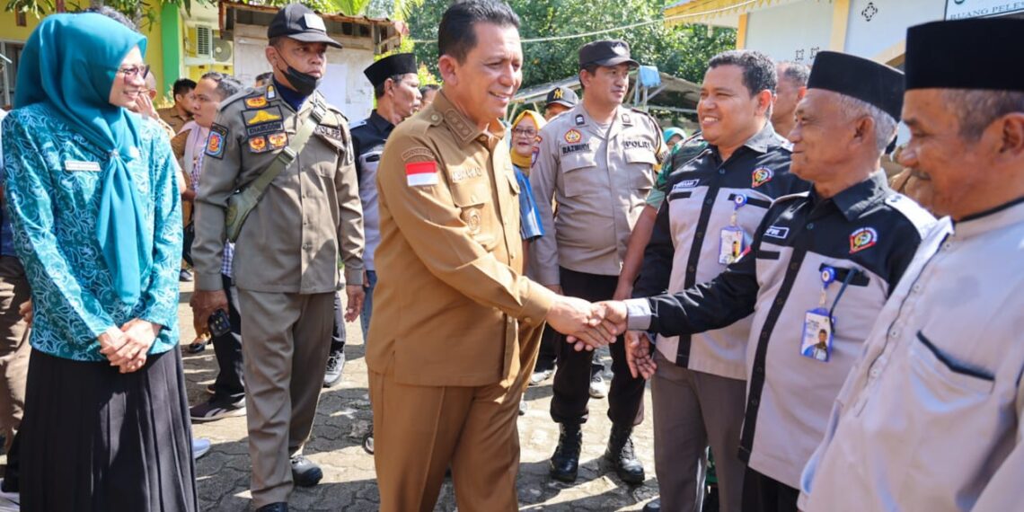 Gubernur Kepri Serahkan Bantuan untuk Nelayan dan Ibu Hamil di Tanjungpinang