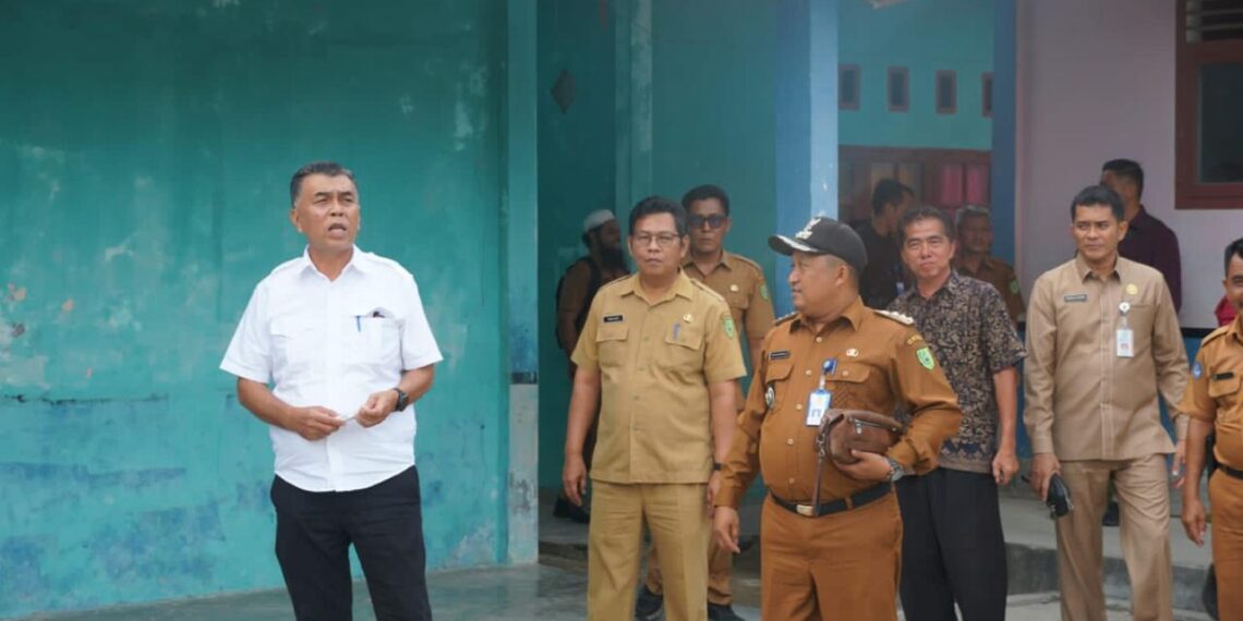 Bupati Natuna Tinjau Kerusakan Gedung Sekolah Madrasah Ibtidaiyah Midai