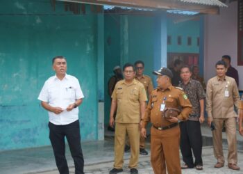 Bupati Natuna Tinjau Kerusakan Gedung Sekolah Madrasah Ibtidaiyah Midai