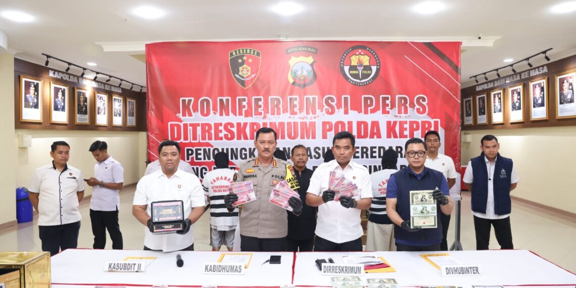 Ditreskrimum Polda Kepri Ungkap Kasus Uang Palsu Dolar Singapura