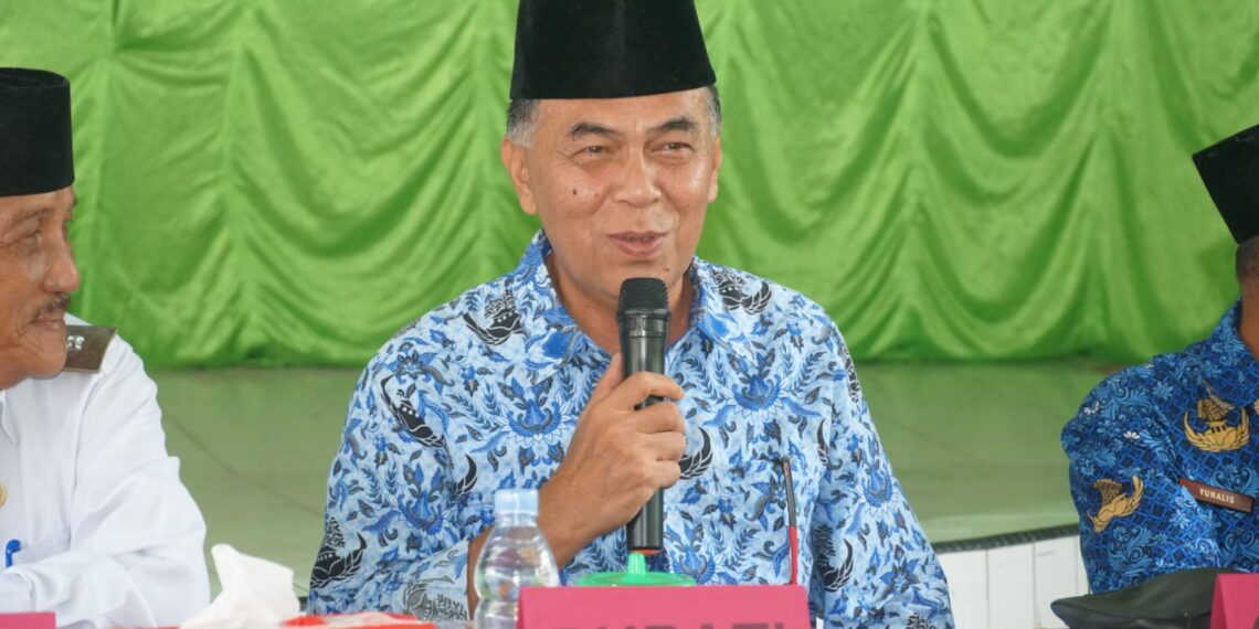 Bupati Natuna, Wan Siswandi, S.Sos., M.Si saat menghadiri Musyawarah Perencanaan Pembangunan Desa (Musrenbangdes) Desa Ceruk, Kecamatan Bunguran Timur Laut