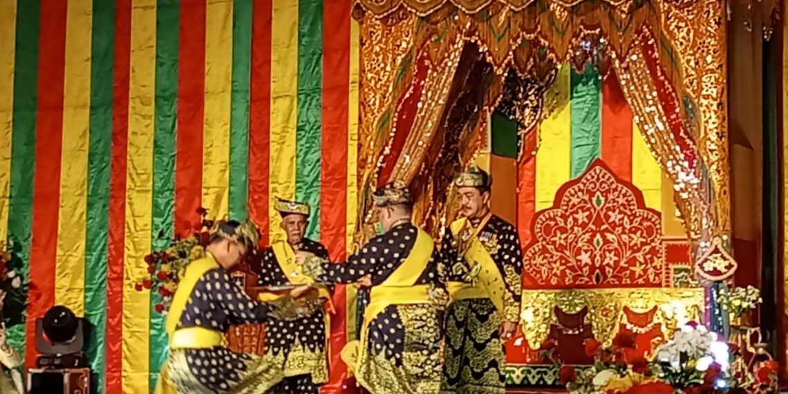 Wakapolri Komjen Pol Drs. Agus Andrianto Dianugerahi Gelar Adat Dato’ Seri Sakti Bhayangkara Utama oleh LAM Kepri