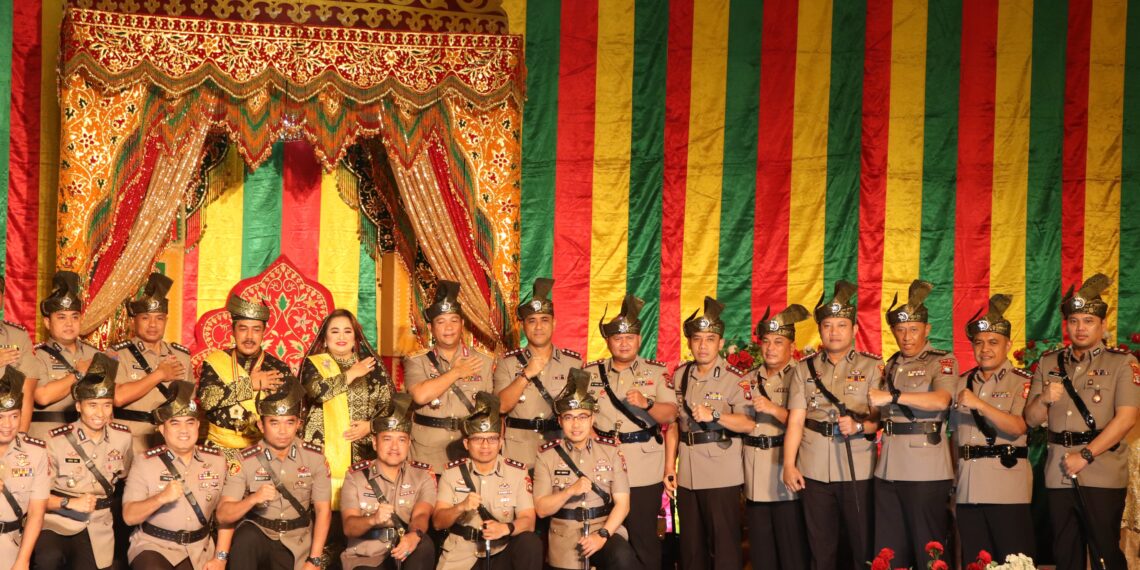 Ratusan Personil Polresta Tanjungpinang Lakukan Pengamanan dalam Rangka Perhelatan Penabalan Gelar Dato Seri Sakti Bhayangkara Utama Kepada Wakapolri