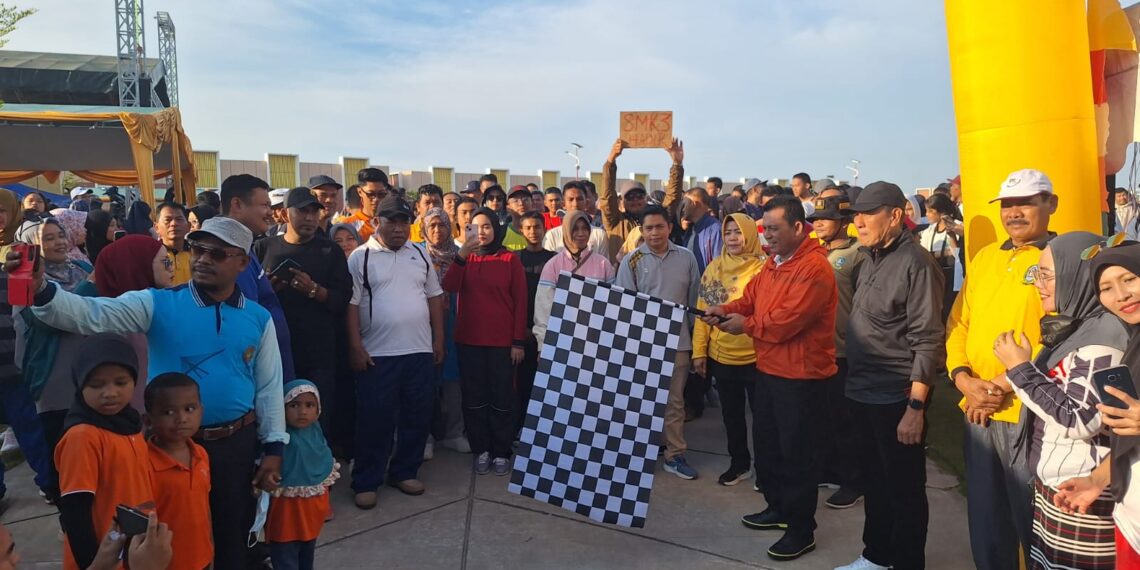 Ribuan Insan Pendidikan Ikuti Jalan Sehat Provinsi Kepri di Batam