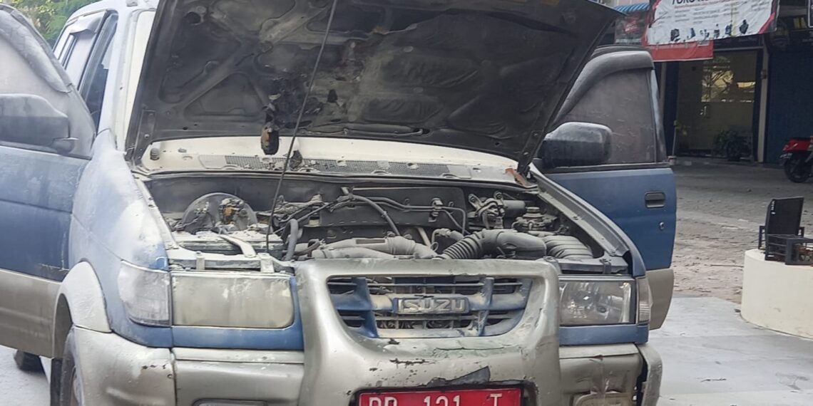 Mobil Isuzu Panther Milik Pemko Tanjungpinang Terbakar