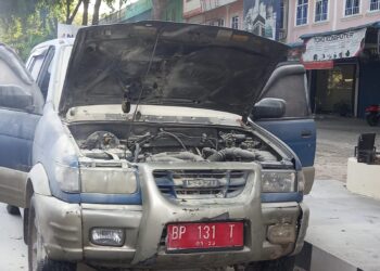 Mobil Isuzu Panther Milik Pemko Tanjungpinang Terbakar