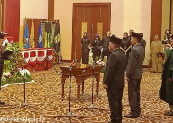 Ketua DPRD Provinsi Kepri Melantik PAW Anggota DPRD dari Kader Gerindra dan Golkar