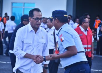 Komandan Lanud Raden Sadjad Sambut Kunjungan Menhub RI Budi Karya Sumadi di Natuna