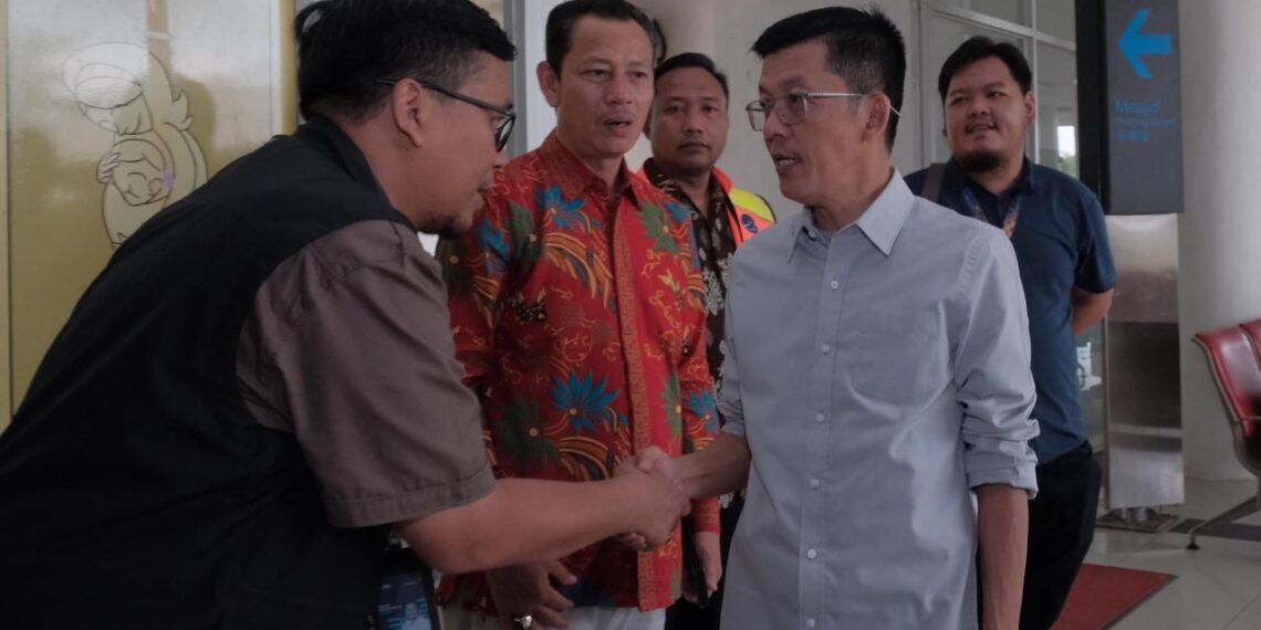 Puncak Arus Mudik Imlek, Pemko Tanjungpinang Bersama Angkasa Pura Sambut Wisman dan Wisnus di Bandara RHF