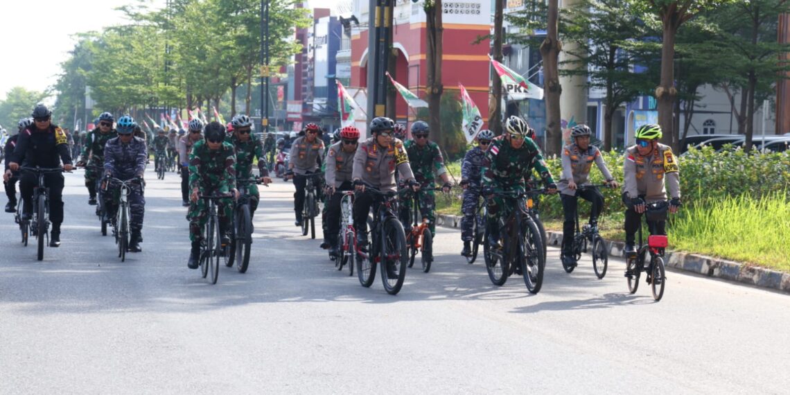 Bersama TNI-Polri Sinergitas Ciptakan Pemilu Aman dan Damai 2024, Polda Kepri Gelar Gowes Bersama