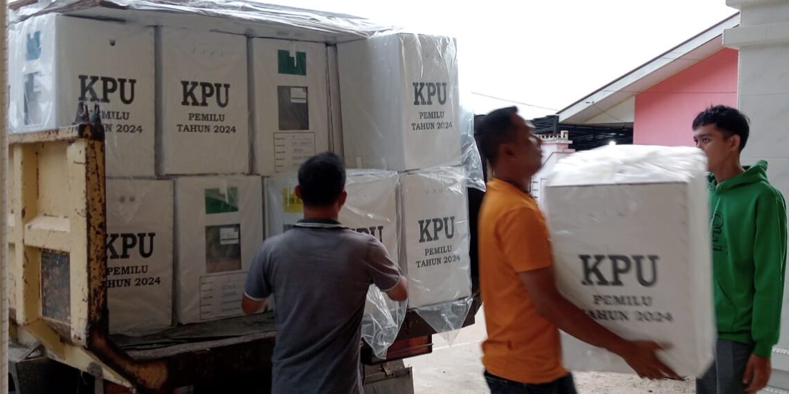 KPU Anambas Distribusi Logistik Pemilu ke Kecamatan, Untuk Kecamatan Jemaja 105 Kotak Suara Telah Sampai Di Lokasi