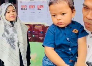 Ustad Abdul Somad dan Keluarga Nyoblos di TPS 11