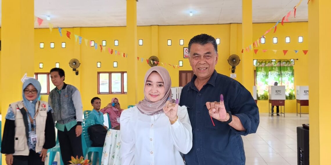 Bupati Natuna Gunakan Hak Pilih di TPS 009 SMA 1 Natuna