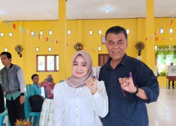 Bupati Natuna Gunakan Hak Pilih di TPS 009 SMA 1 Natuna